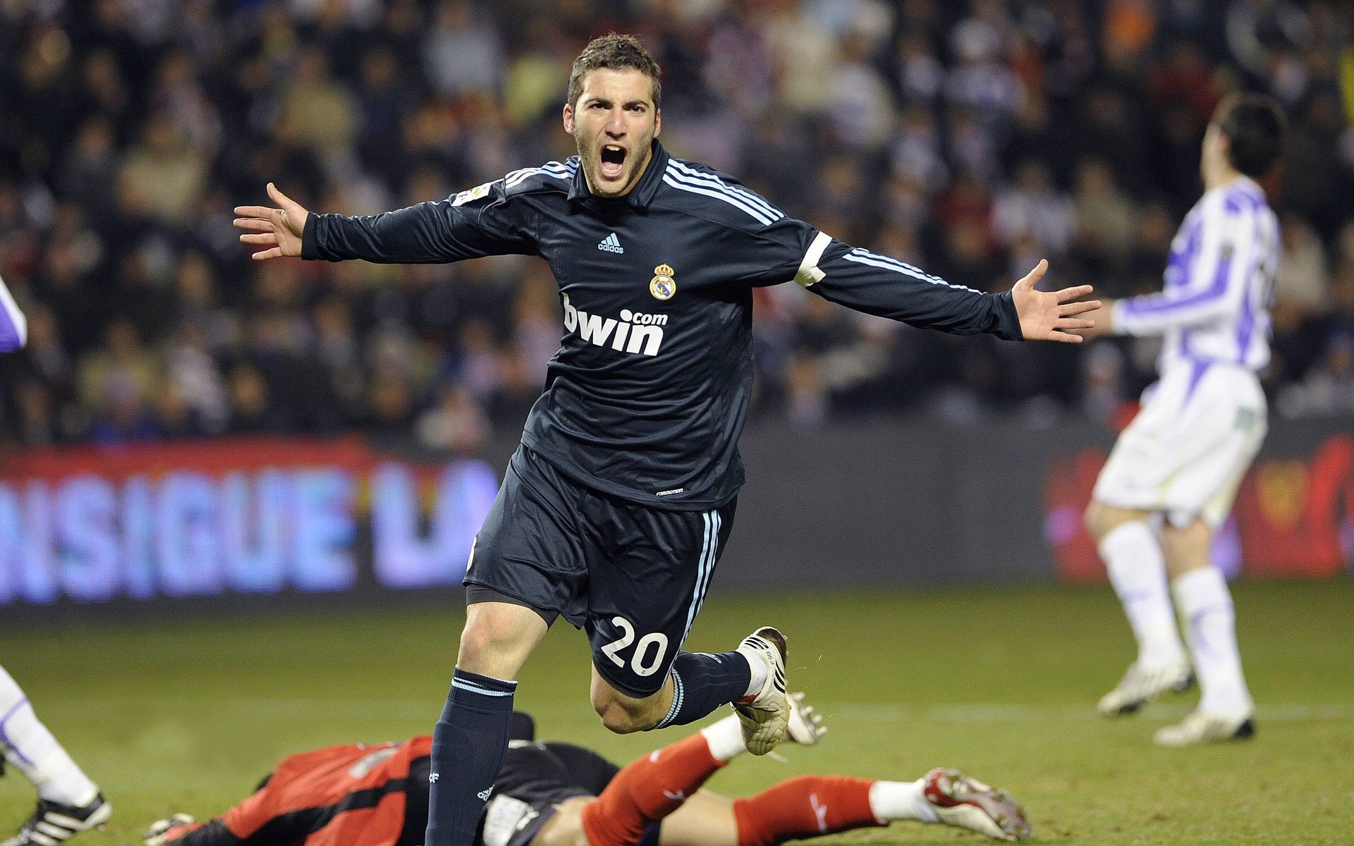 开云电竞在线-足球场馆夜间照明标准全国统一，足球场照明灯是什么灯